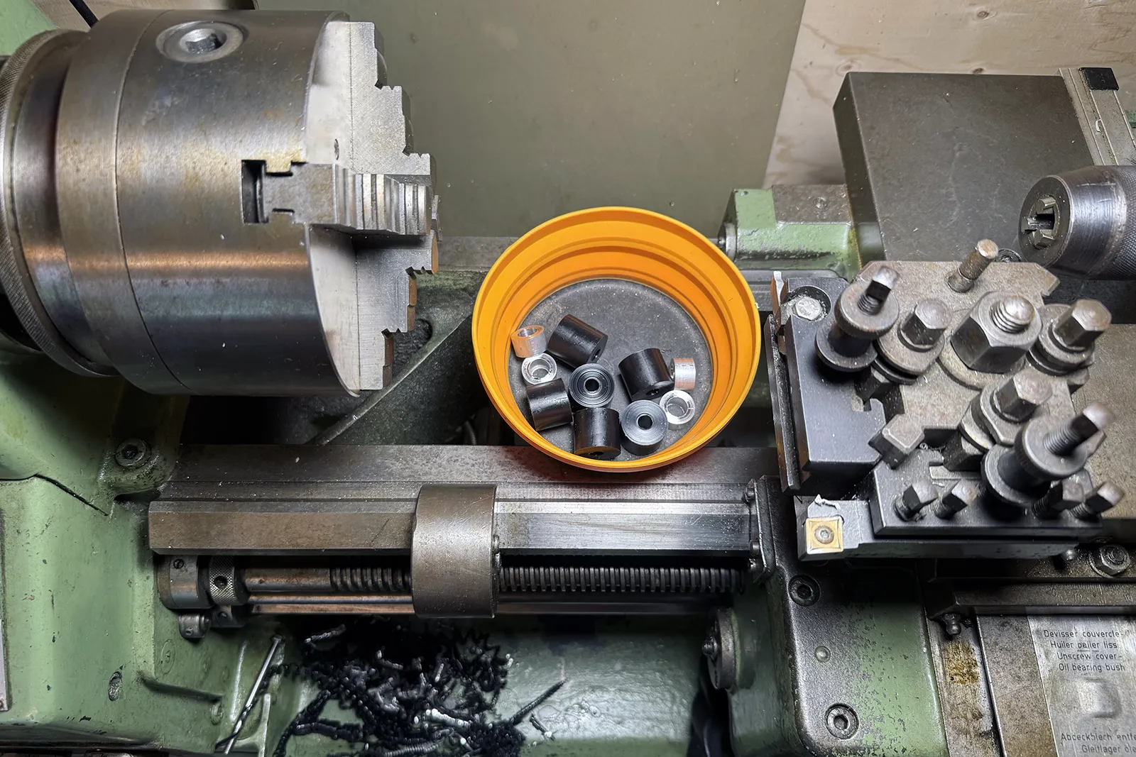 Smådele-produktion i Føns